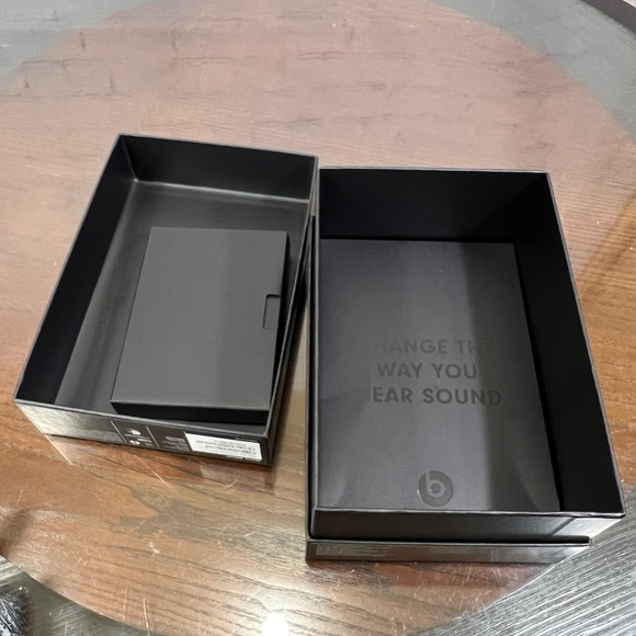 BEATS SOLO 3 box (box only) - Picture 2 of 5
